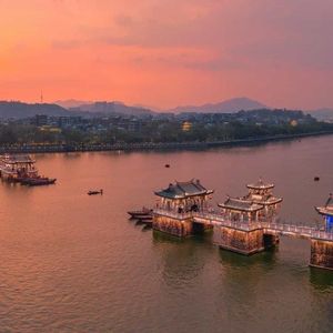 雏田被强❌乳喷自慰爽
